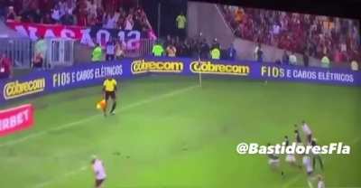 At&eacute; o seguran&ccedil;a ficou puto com o Babigol