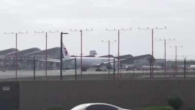 Guys see guy with jetpack near LAX