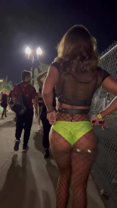 Is this the right way to the festival?