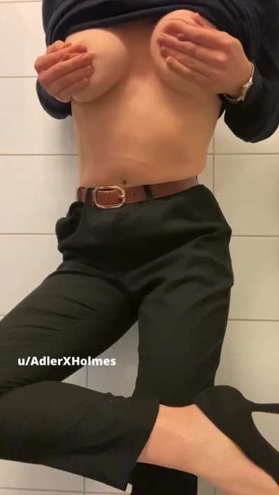 My Boss asked me to come to the office on Saturday. I&rsquo;m curious what&rsquo;s the reason 😏