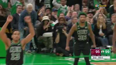 [Highlight] Marcus Smart does his best Kevin Love impersonation with the touchdown pass to Derrick White at the end of the 3rd quarter