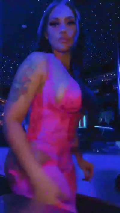 Alyy pink