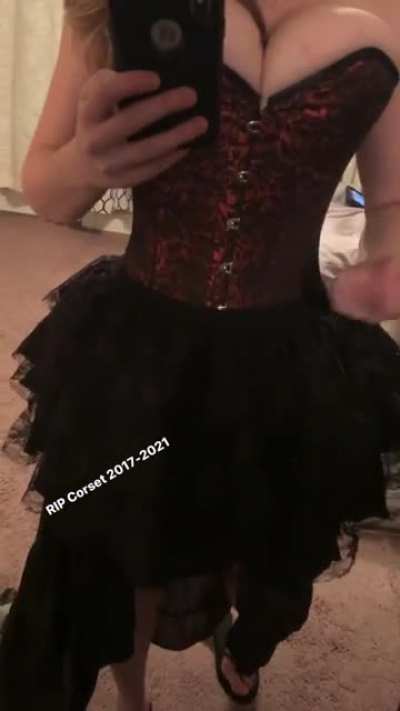 Thought my high-end steel corset would suffice for Halloween&hellip;..