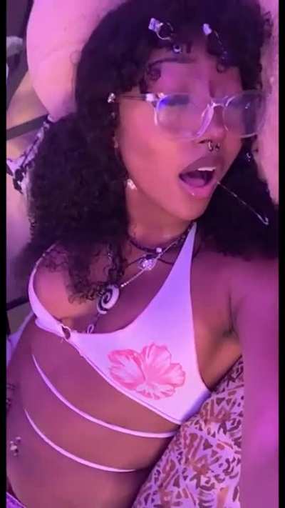 🤭