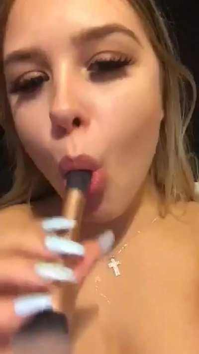 22 [F4M] [ Snapchat ] [quee<wbr>nseen<wbr>01]Pr<wbr>ess the up arrow and I'll send an instant nude. Always in the mood for sexting👍