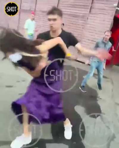 Pelea de mujicanos.