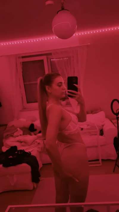 Do you like 19 year old ass?😈