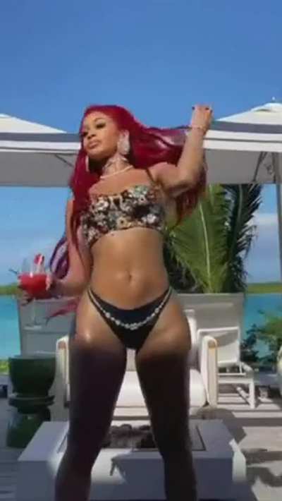 Saweetie thick af