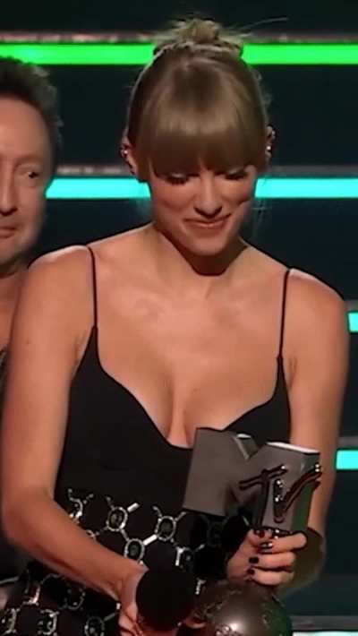 Taylor Swift getting her "Best female pornstar" award in an alternate universe
