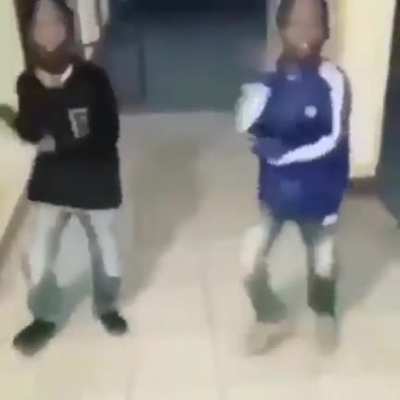 No se niños bailando