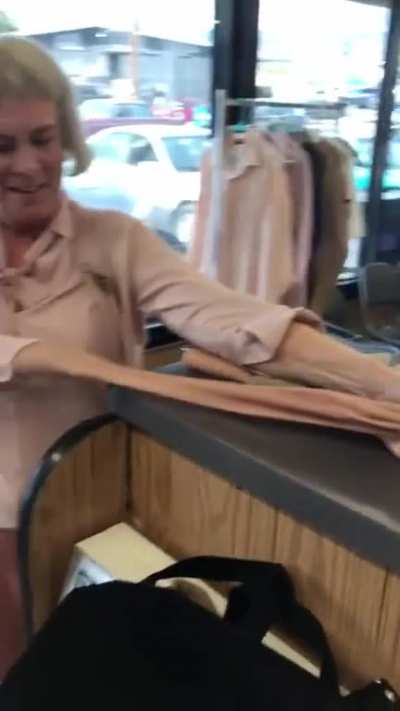 Jaimie Lee Curtis removing her hotdog fingers on the set of Everything Everywhere All At Once