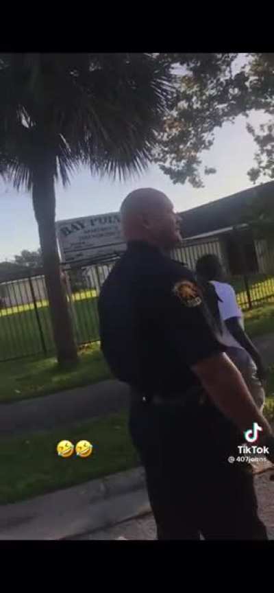 Arrest fail, Officer start laughing. Good shit