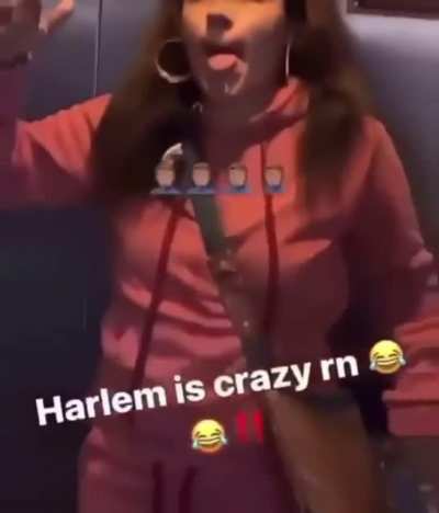 Her pose got me weak 😭 what y&rsquo;all think she smoked?