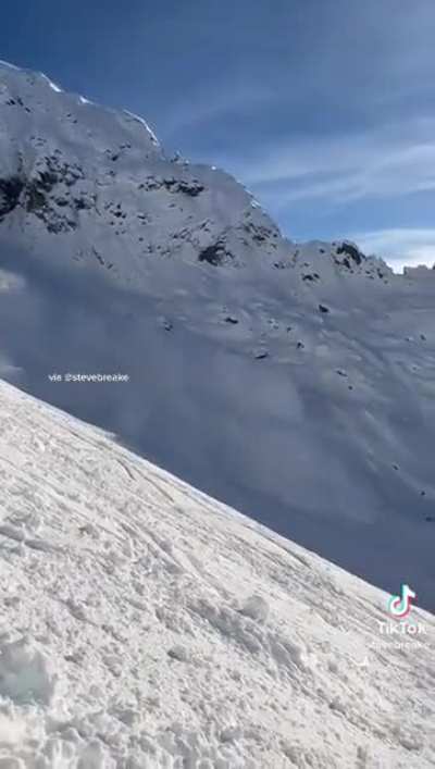 Avalanche buries 12 skiers. Thankfully all were rescued. Skigebiet Lech/Z&uuml;rs am Arlberg