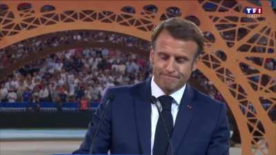 Emmanuel Macron hu&eacute; et siffl&eacute; &agrave; la c&eacute;r&eacute;monie d'ouverture de la coupe du monde de rugby