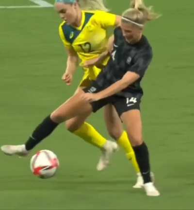 Ellie Carpenter 