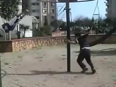 Ben g&uuml;lemedim siz g&uuml;l&uuml;n (harbiden mağaradan &ccedil;ıkardım)