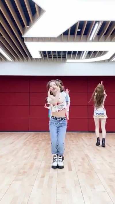 NiziU "Make you happy" Relay dance from Tiktok