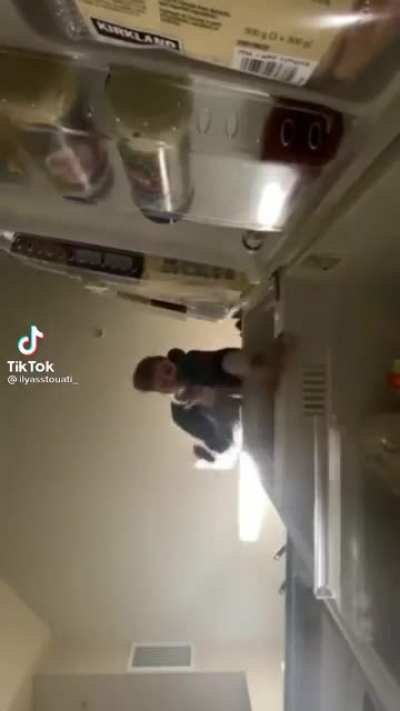 Man fucking dies