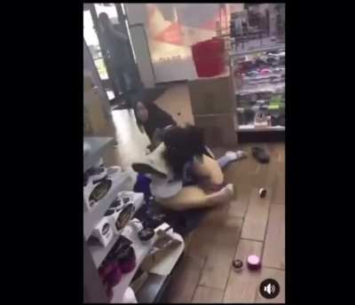Grown ass shoplifter/confronted &amp;amp; beat up by a 12 year old. 🤔