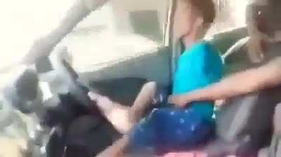 T&iacute;tulo acordou com o p&eacute; direito.