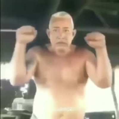 Ger&ccedil;ek anime kızı dans ediyor
