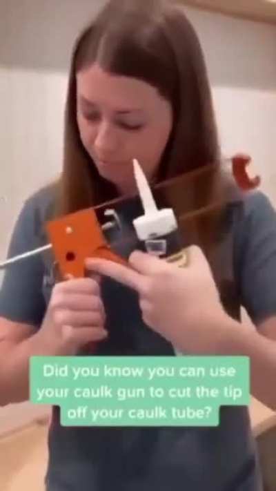 Caulk gun