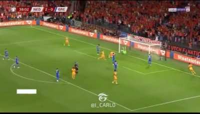 [Video] Dumfries get&rsquo;s a HAT-TRICK of assists for the Netherlands! 🇳🇱🔥
