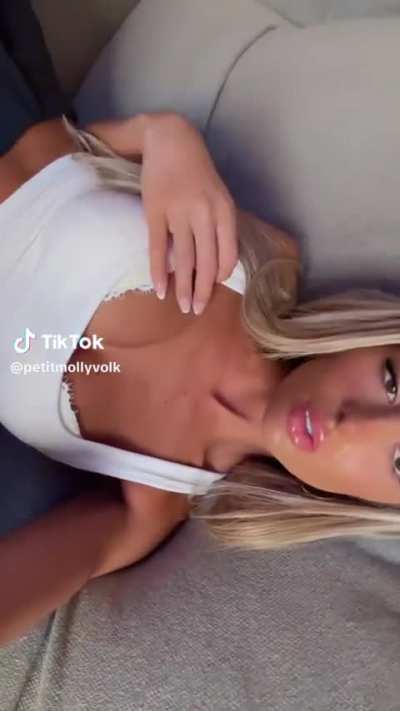 @petitmollyvolk