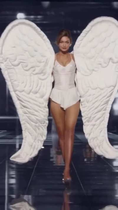 Angelic Gigi Hadid walks the runway at the Victoria's Secret Fashion Show 2025 🤍
