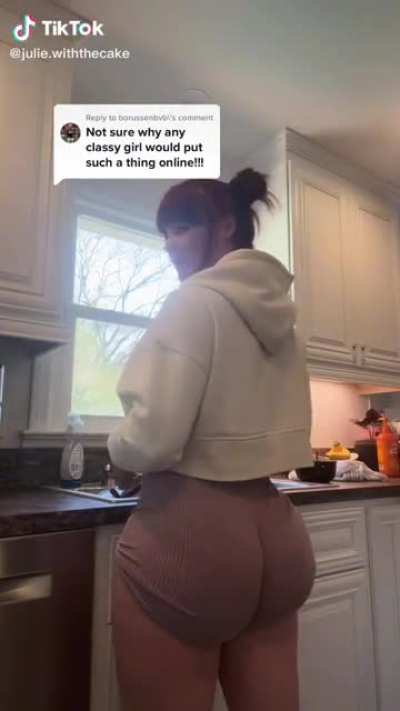 julie.withthecake 🍑🍑🍑🍑