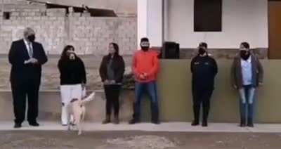 Hace lo que los mujicanos a la pol&iacute;tica, luego no se quejen que los corrieron del changarro de enfrente.