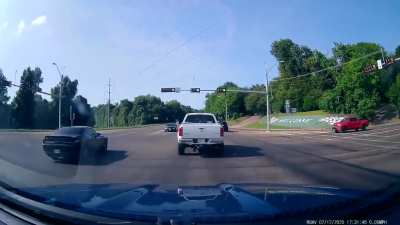 That&rsquo;s not how turn lanes work.