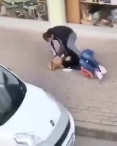 H&uuml;k&uuml;met erken se&ccedil;iminde d&uuml;ş&uuml;nyor sadece ama &ouml;len halkları değil 😭yeter