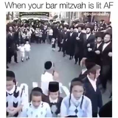 Don't invite me to your mitzvah if it ain't this lit