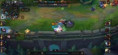 Lulu vs 2 guys with swords