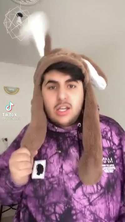 Ya ben bu adamın anasını sikeyim bunu &uuml;nl&uuml; edenlerin de anasını sikeyim amk şuna bak adam saklanan yapıyor kendini deli gibi unleniyor tiktokcularin da kitlesinin de ırzını sikeyim