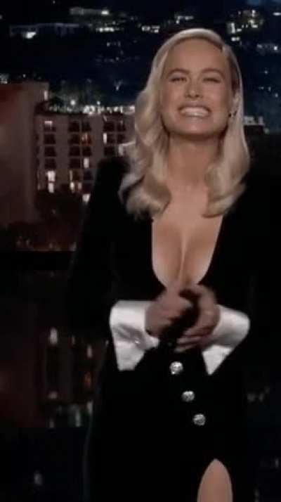 Brie clapping as we stroke for her