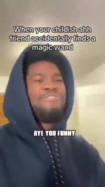 👨🏿‍🦲🪄