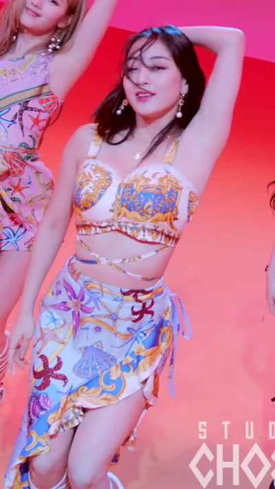 Jihyo and Momo 😍