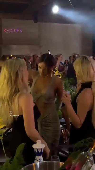 Eiza Gonz&aacute;lez, Camila Cabello and Emma Roberts