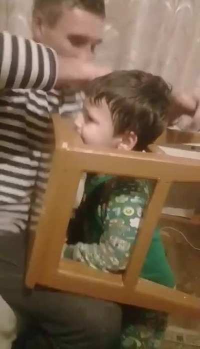 Застрял пиздюк