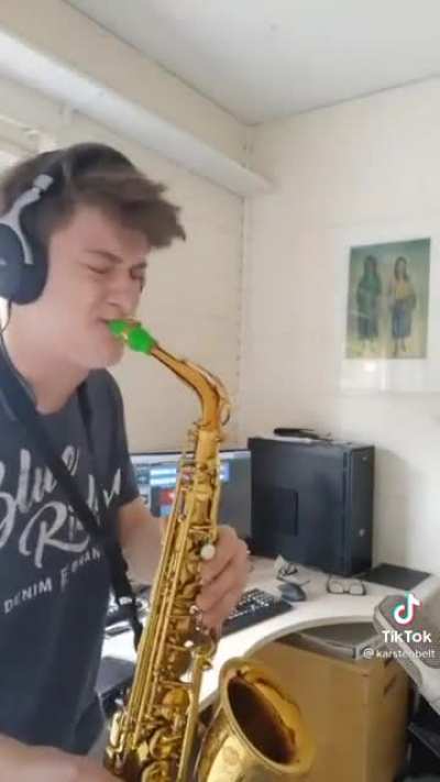 Saxophone solos to songs that don&rsquo;t need it.