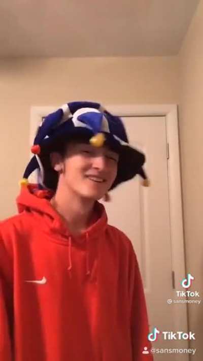 All humanly possible cringe in one video...