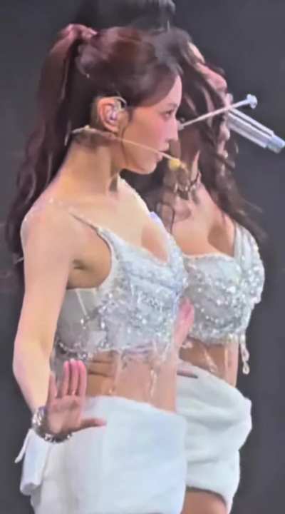 TWICE - Momo & Jihyo