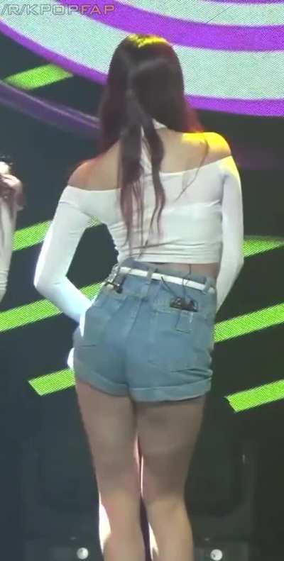 Mina&rsquo;s ass