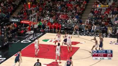 [Highlight] Daniel Gafford with a ridiculous putback jam!