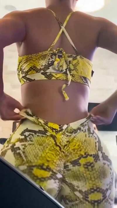 Kylie jiggle ass [slow mo 60 fps]