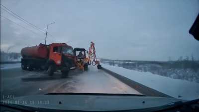 Heavy truck loses control, "He didn't see the tractor," 1 dead, Salekhard, Russia