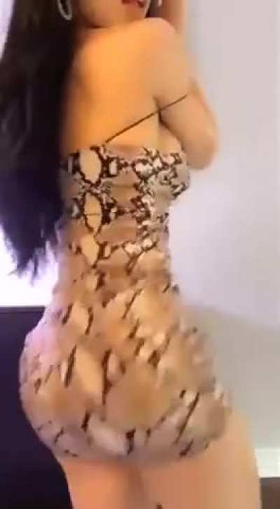 Dress Cleavage 🥵